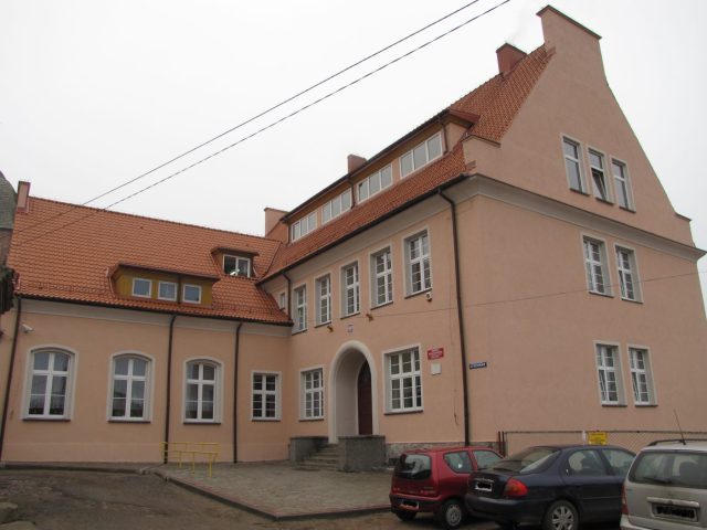 Szkoła zależna od dotacji
